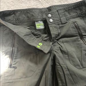 3/4 olive cargo pants